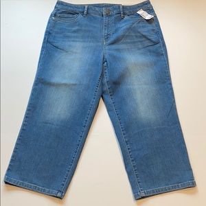 Christopher & Banks  SZ 6 Crop Relaxed Fit Blue Jeans D13